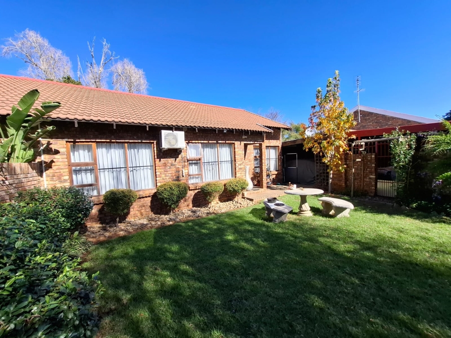 3 Bedroom Property for Sale in Langenhovenpark Free State